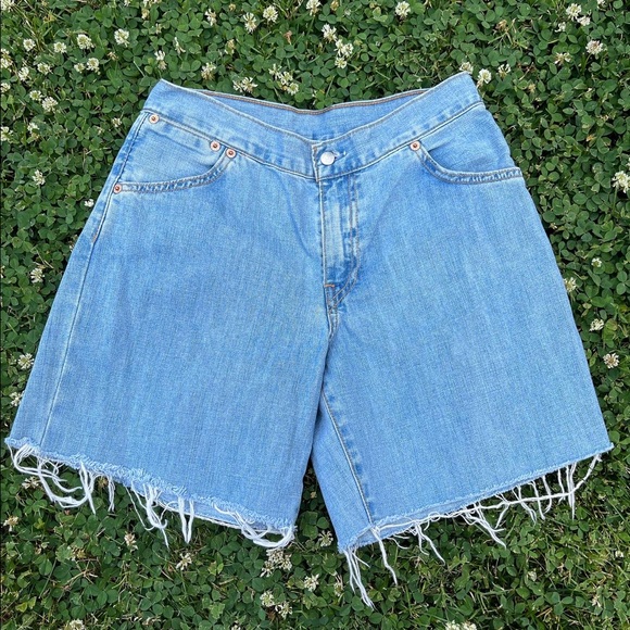 Vintage Levi Shorts - Picture 2 of 3